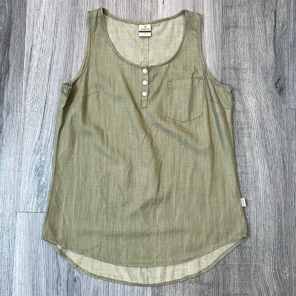 Magellan Outdoors Women’s Tank Size Medium EUC
